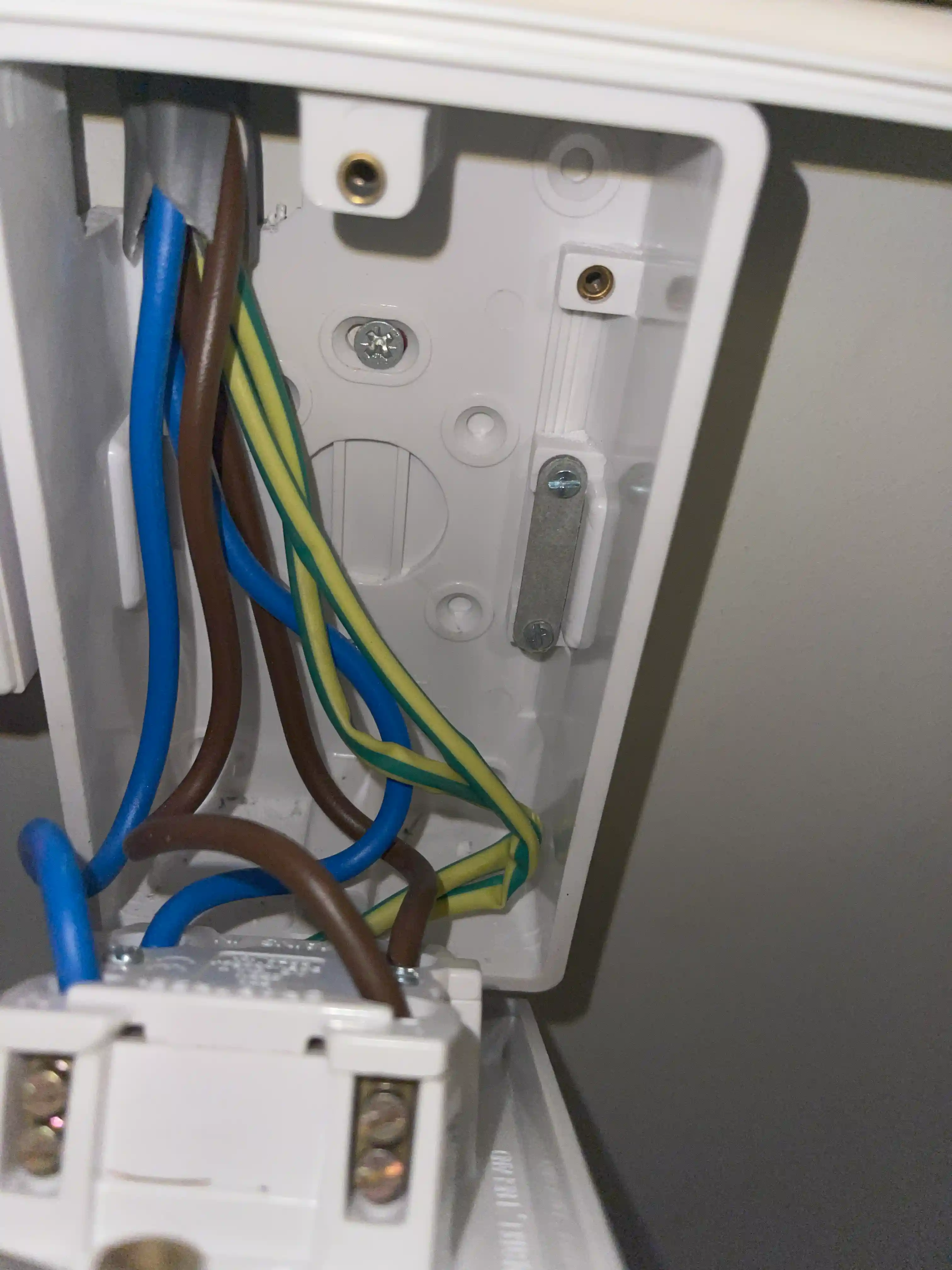 24 Hours Emergency Electrician near Catford